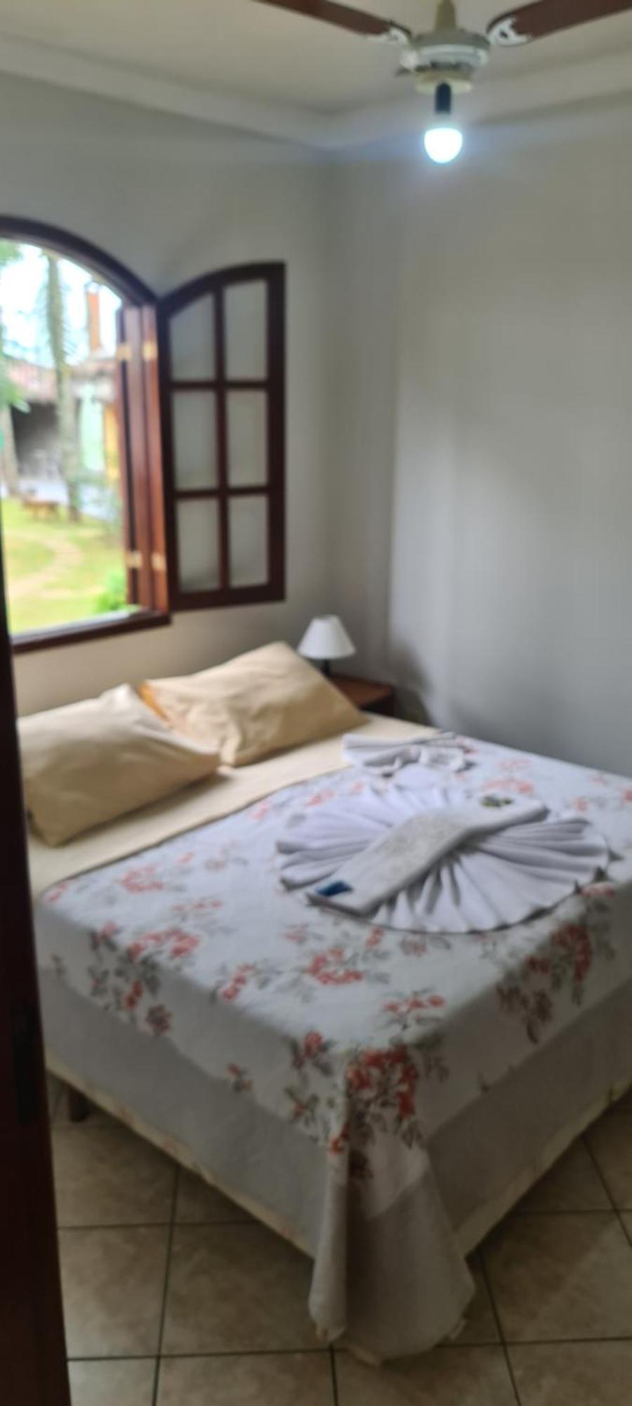 Pousada Nossa Senhora Penedo  Zimmer foto A bed with a bathrobe